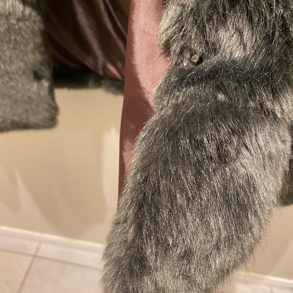 False fur jacket - Picture 4 of 4